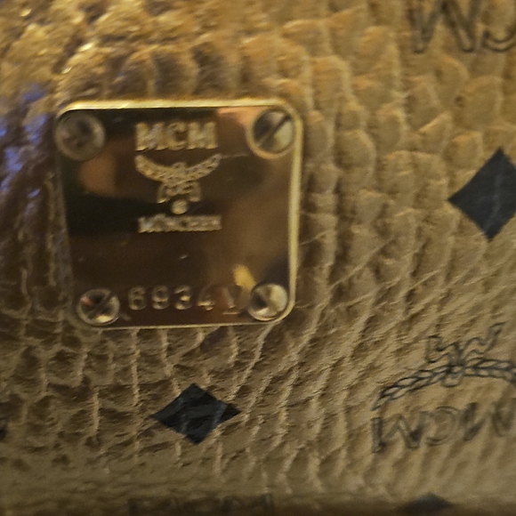 Gold Backpack - Picture 15 of 16